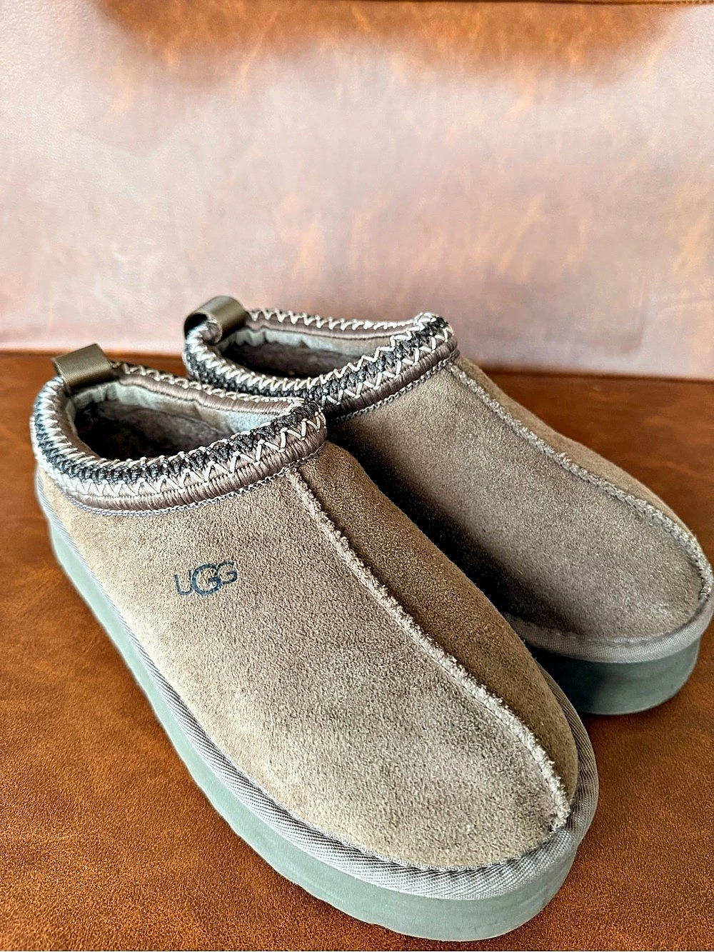 UGG Tasman Suede Slippers Women’s Size 8 Brown Taupe Excellent Condition